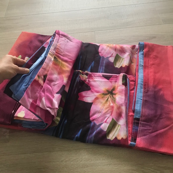 🌺4 Piece Duvet Cover Set🌺 - Picture 4 of 6